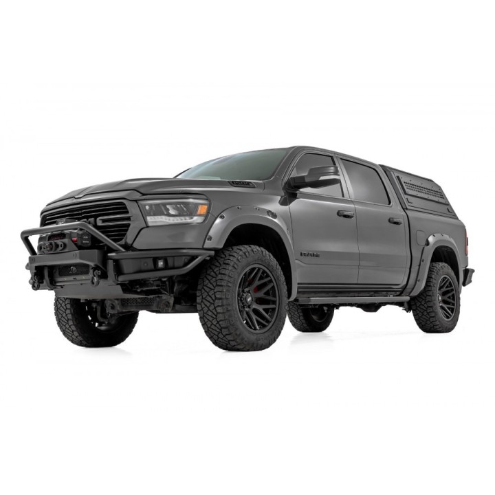 Progi, stopnie boczne Rough Country do RAM 1500 DT
