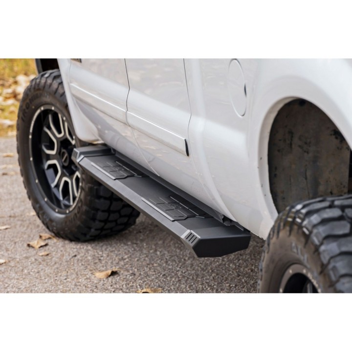 Progi, stopnie boczne aluminiowe Rough Country | Szekla4x4