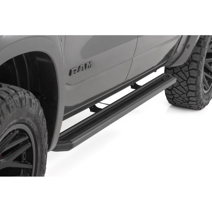 Progi, stopnie boczne Rough Country do RAM 1500 DT