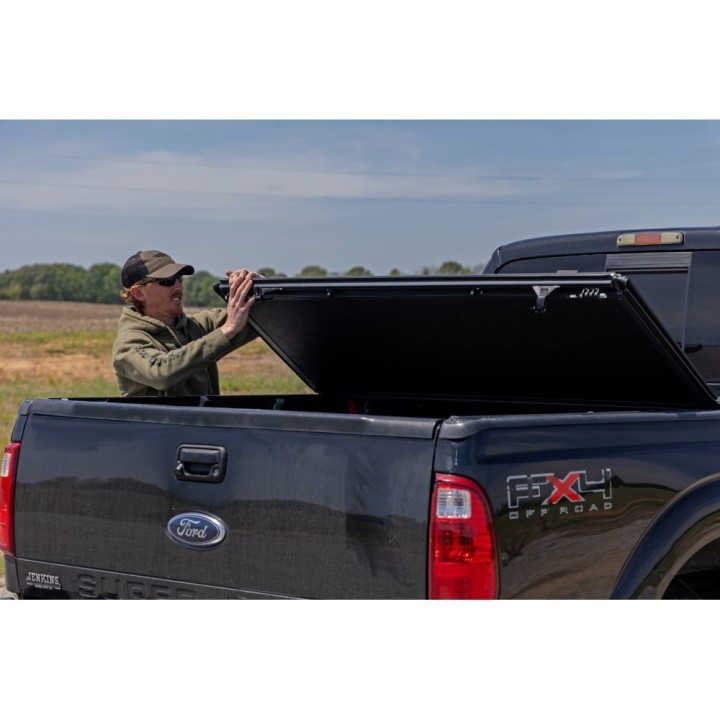 Hard tonneau cover tri-fold niski profil Rough Country