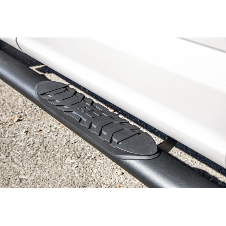 Rock sliders, steps boczne czarne Rough Country | Szekla4x4