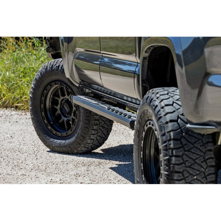Rock sliders, steps boczne Rough Country | Szekla4x4