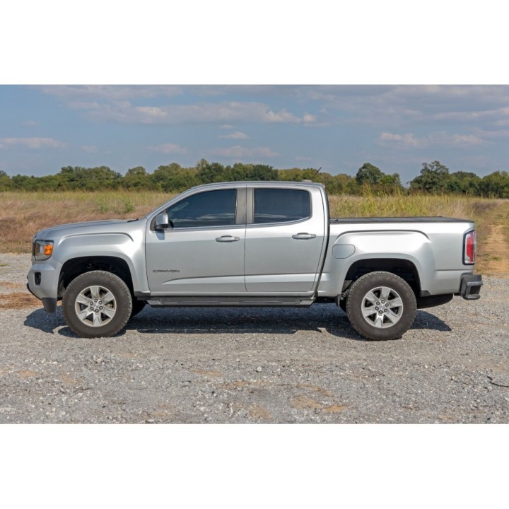 Progi, stopnie boczne aluminiowe Rough Country | Szekla4x4