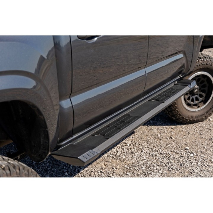 Progi, stopnie boczne aluminiowe Rough Country | Szekla4x4