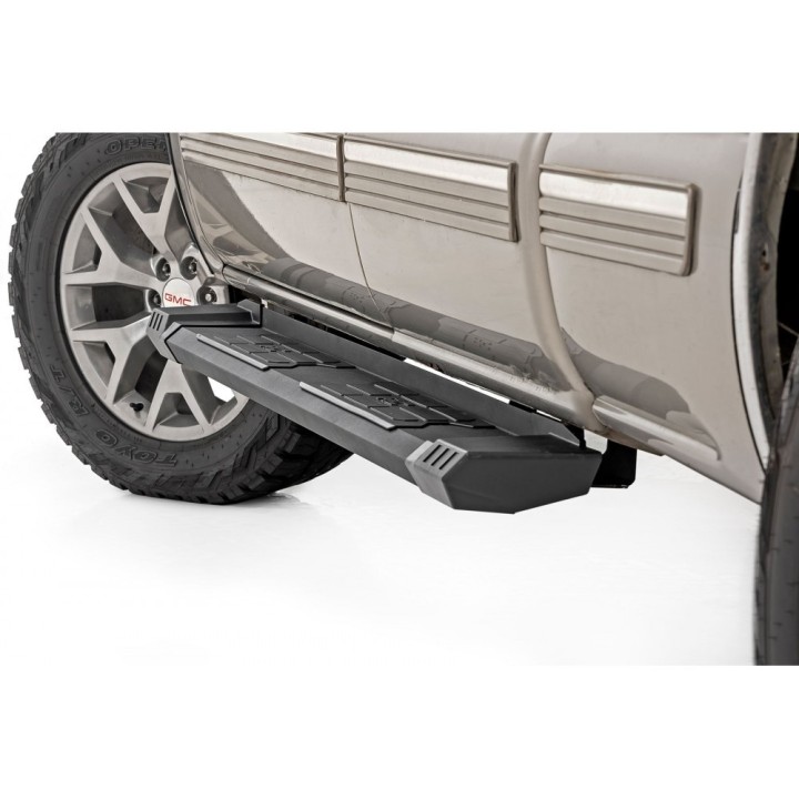 Progi, stopnie boczne aluminiowe Rough Country | Szekla4x4