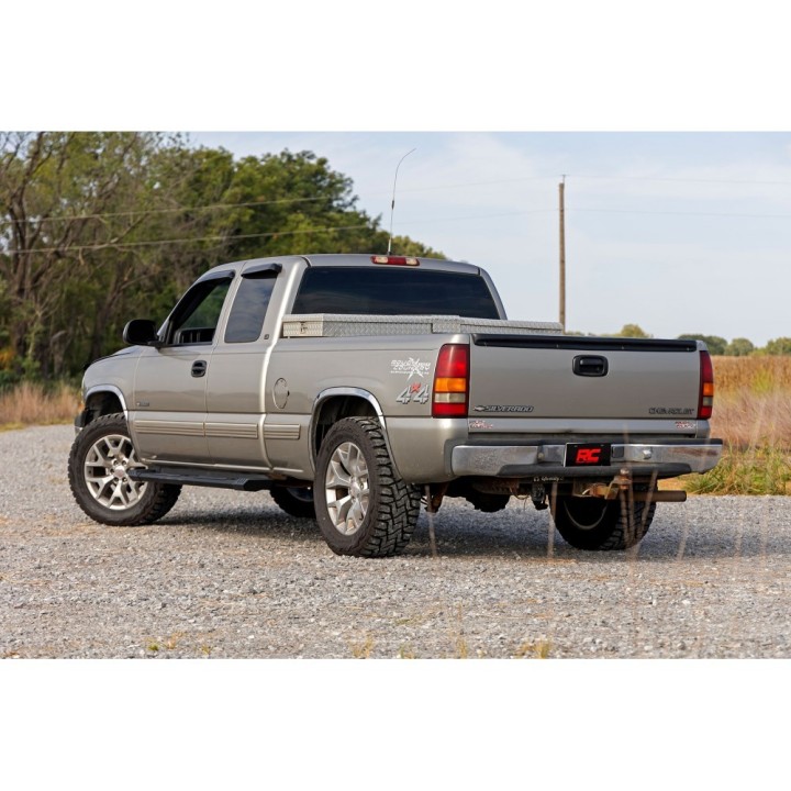 Progi, stopnie boczne aluminiowe Rough Country | Szekla4x4