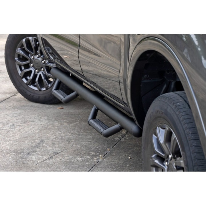 Rock sliders, steps boczne czarne Rough Country | Szekla4x4