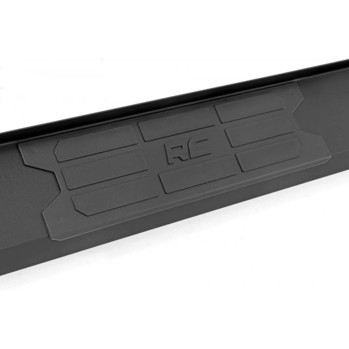Progi, stopnie boczne aluminiowe Rough Country | Szekla4x4