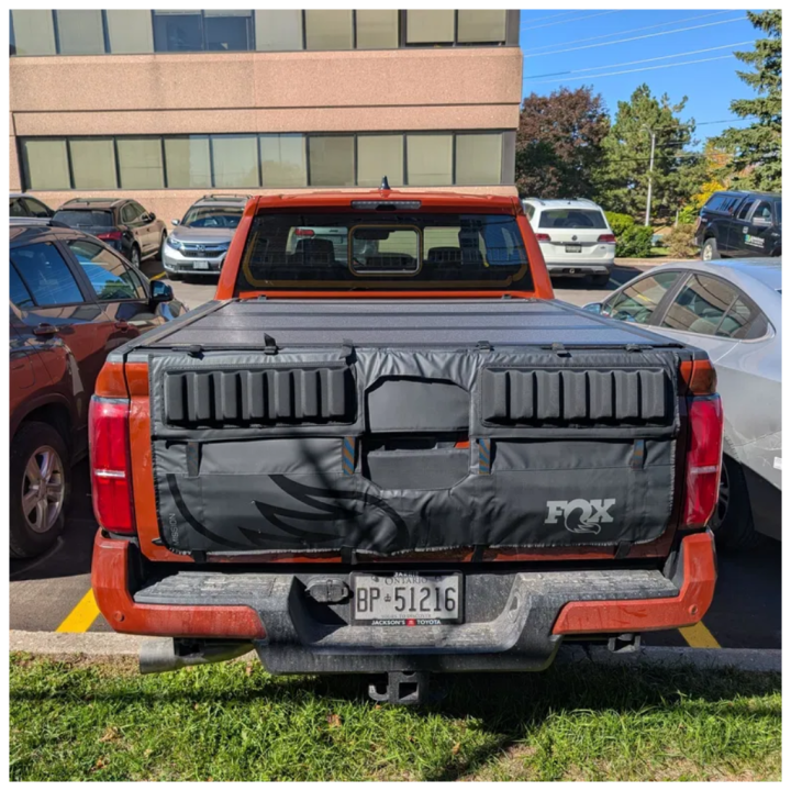 Mocowanie rowerów do klapy bagażnika Mission Tailgate Pad FOX full-size - ujęcie 3