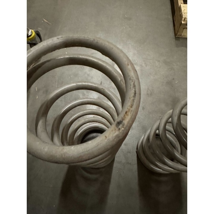 Sprężyny Light/Medium Duty tył Superior Engineering Lift 4"
