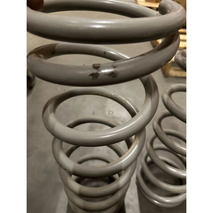 Sprężyny Light/Medium Duty tył Superior Engineering Lift 4"