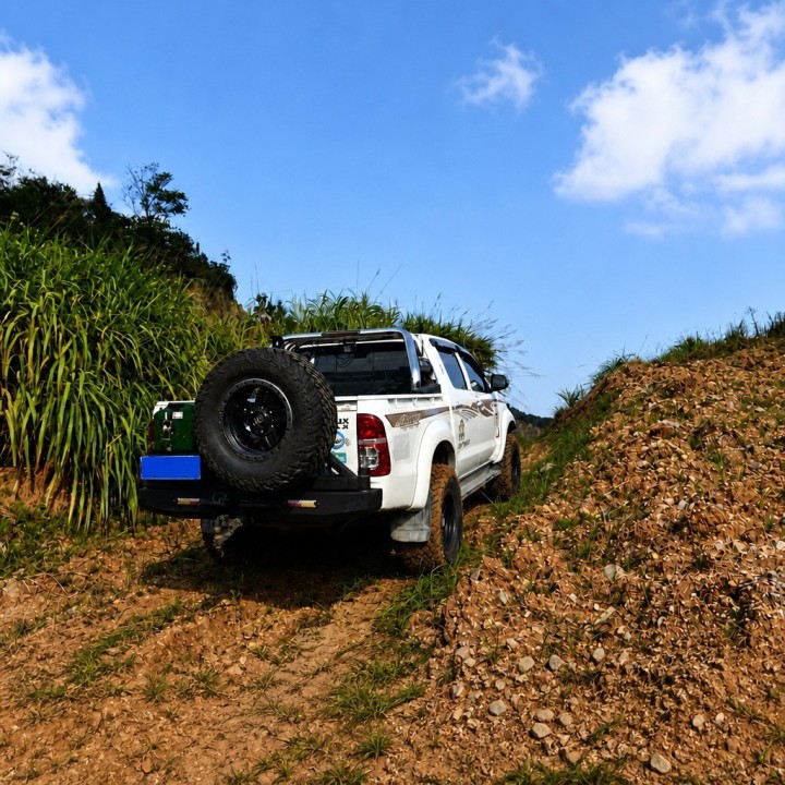 Zderzak tylny stalowy Snakeman 4WD — Toyota Hilux Vigo 2005-2015 i Revo (SNBR11) - ujęcie 3