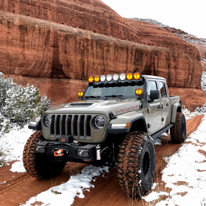 KC HiLiTES uchwyty belki 50" - Jeep Wrangler 392 / Gladiator Mojave - ujęcie 5