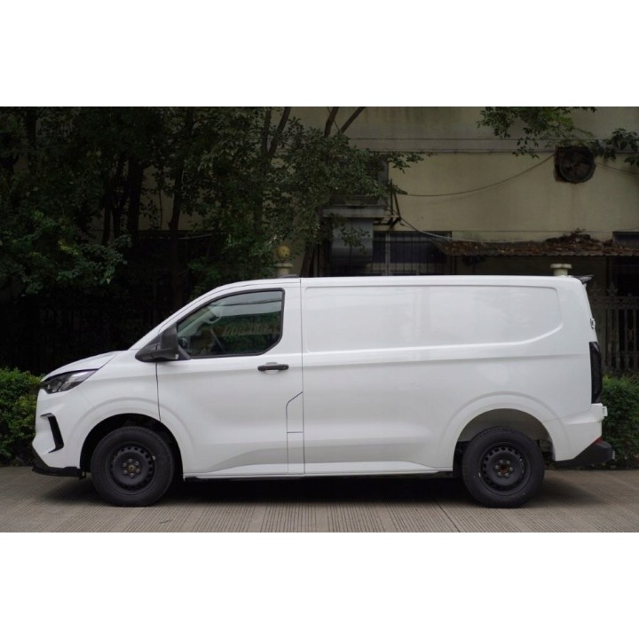 Body kit wizualny Ford Transit Custom 2022+ czarny połysk - ujęcie 7