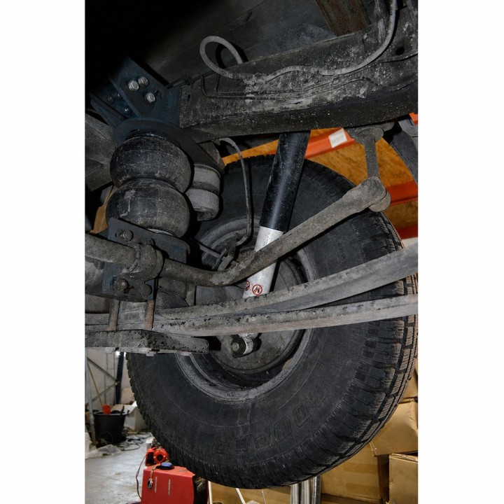 Amortyzator tylny Ironman 4x4 Mitsubishi L200 24698FEP