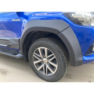 Poszerzenia błotników Toyota Hilux 2015-2020