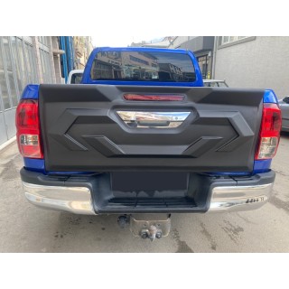 Blenda klapy bagażnika Toyota Hilux 2015-2020 — ABS, czarna, ze spojlerem