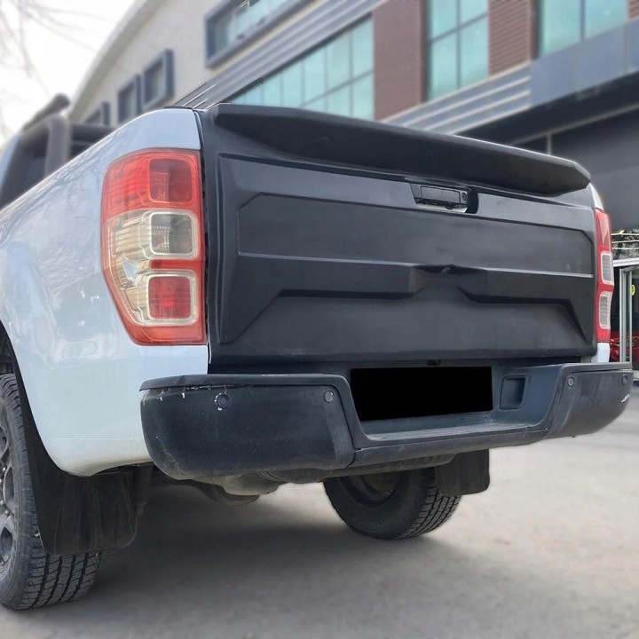 Nakładka klapy bagażnika Ford Ranger T6/T7/T8 2015-2022 — ABS, czarna, ze spojlerem