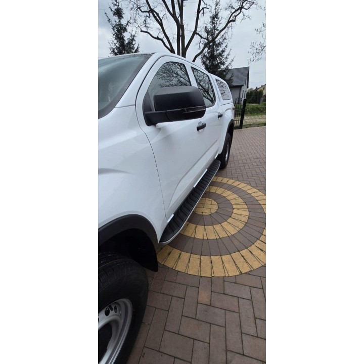 Progi boczne aluminiowe Volkswagen Amarok 2024+ - ujęcie 2