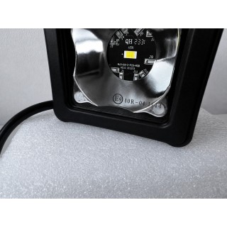 Szperacz LED 30 W z podświetleniem RGB, wiązka spot, 3570 lm