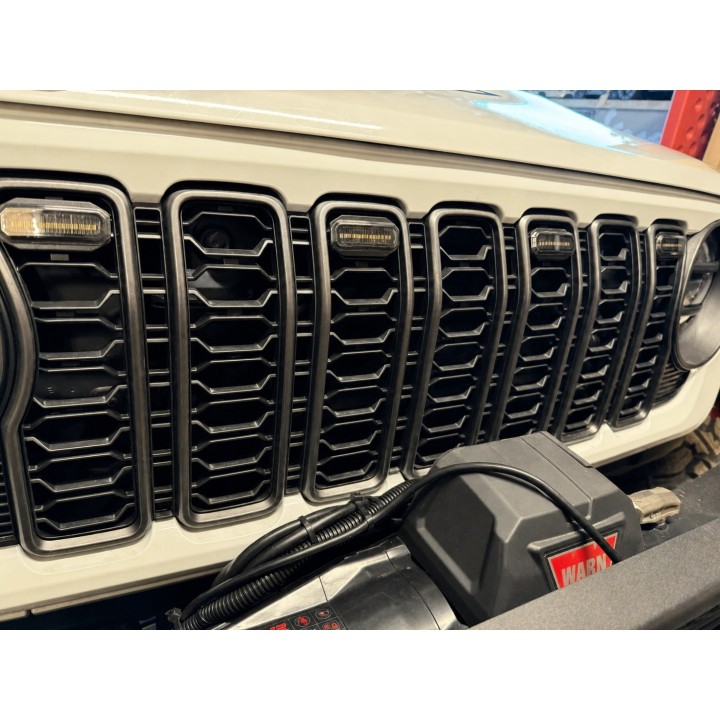 Oświetlenie grilla Jeep Wrangler JL i Gladiator — białe