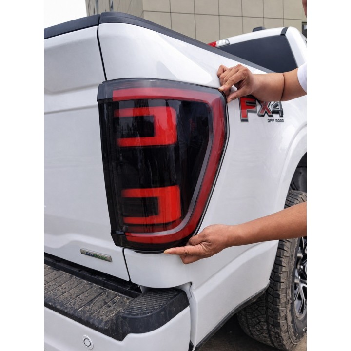 Lampy tylne LED Ford F150 2021+ — komplet