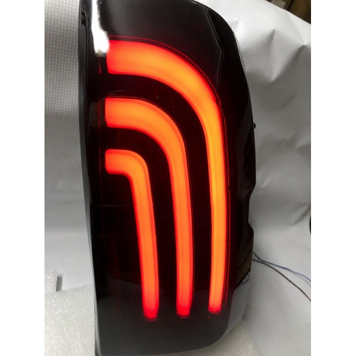 Lampy tylne LED Toyota Hilux Revo / Rocco — komplet