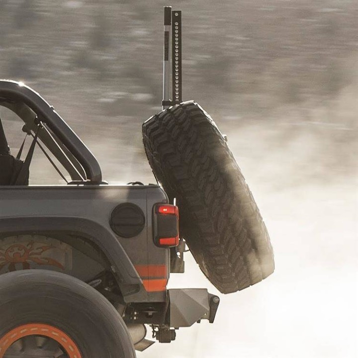 Regulowane mocowanie koła zapasowego Smittybilt Wrangler JL JLU