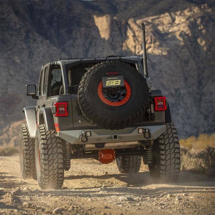 Regulowane mocowanie koła zapasowego Smittybilt Wrangler JL JLU