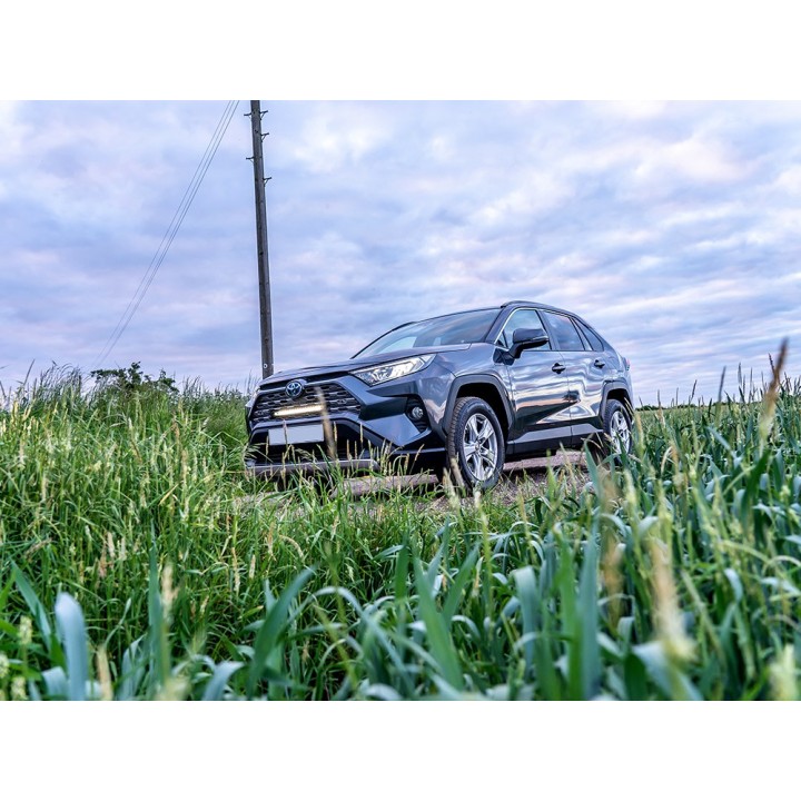 Zestaw lampy LAZER Linear 18 Elite - z systemem montażu w fabrycznym grillu - Toyota RAV4 Hybrid (2018 -) - ujęcie 3
