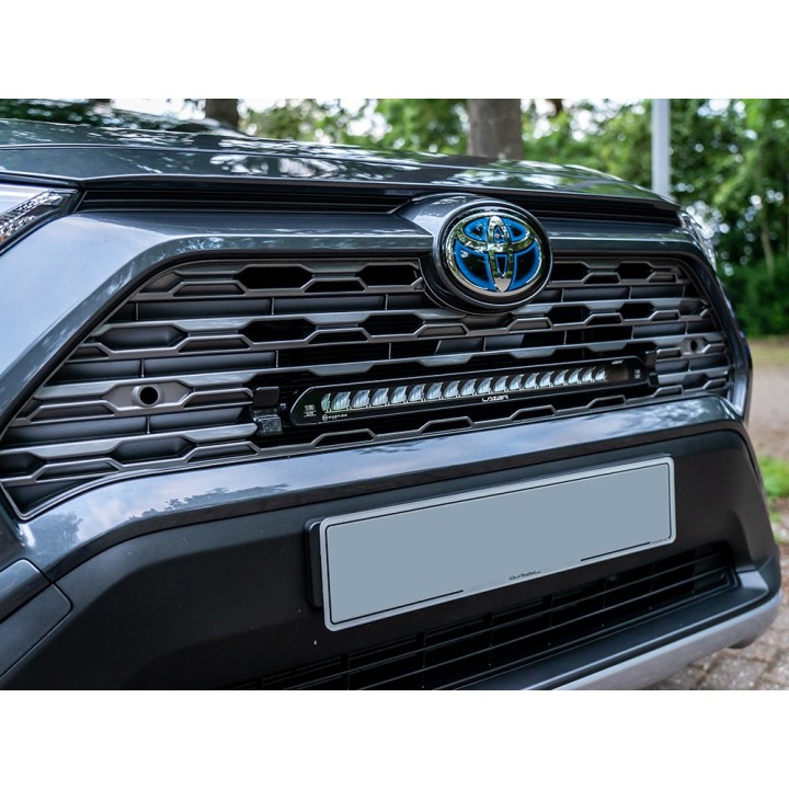 Zestaw lampy LAZER Linear 18 Elite - z systemem montażu w fabrycznym grillu - Toyota RAV4 Hybrid (2018 -) - ujęcie 5