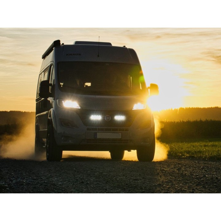 Zestaw dwóch lamp LAZER TRIPLE-R 750 Elite (Gen2) z systemem montażu w fabrycznym grillu - Fiat Ducato (2014 -) - ujęcie 3