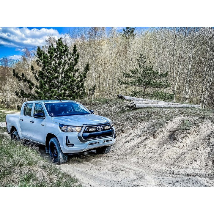 Zestaw dwóch lamp LAZER TRIPLE-R 750 (Gen2) - Toyota Hilux