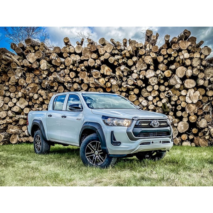 Zestaw dwóch lamp LAZER Linear 6 - Toyota Hilux (2021 -)
