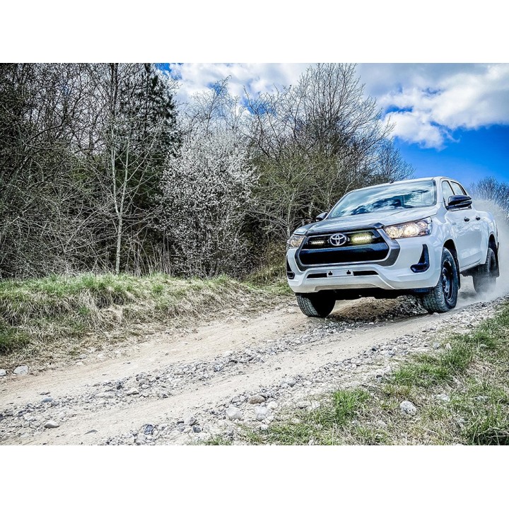 Zestaw dwóch lamp LAZER Linear 6 - Toyota Hilux (2021 -)
