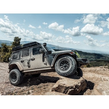 Jeep Wrangler JL po lifcie MetalCloak 2.5" – dlaczego odpowiedni montaż i geometria są równie ważne jak samo zawieszenie?
