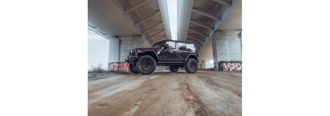 Modyfikacja Jeep Wrangler JL 4D z silnikiem 3,6 lift 3,5 cala Metalcloak